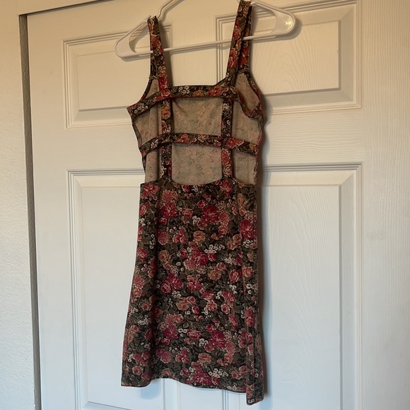 Open Back Brandy Melville Floral Minidress - Picture 6 of 8